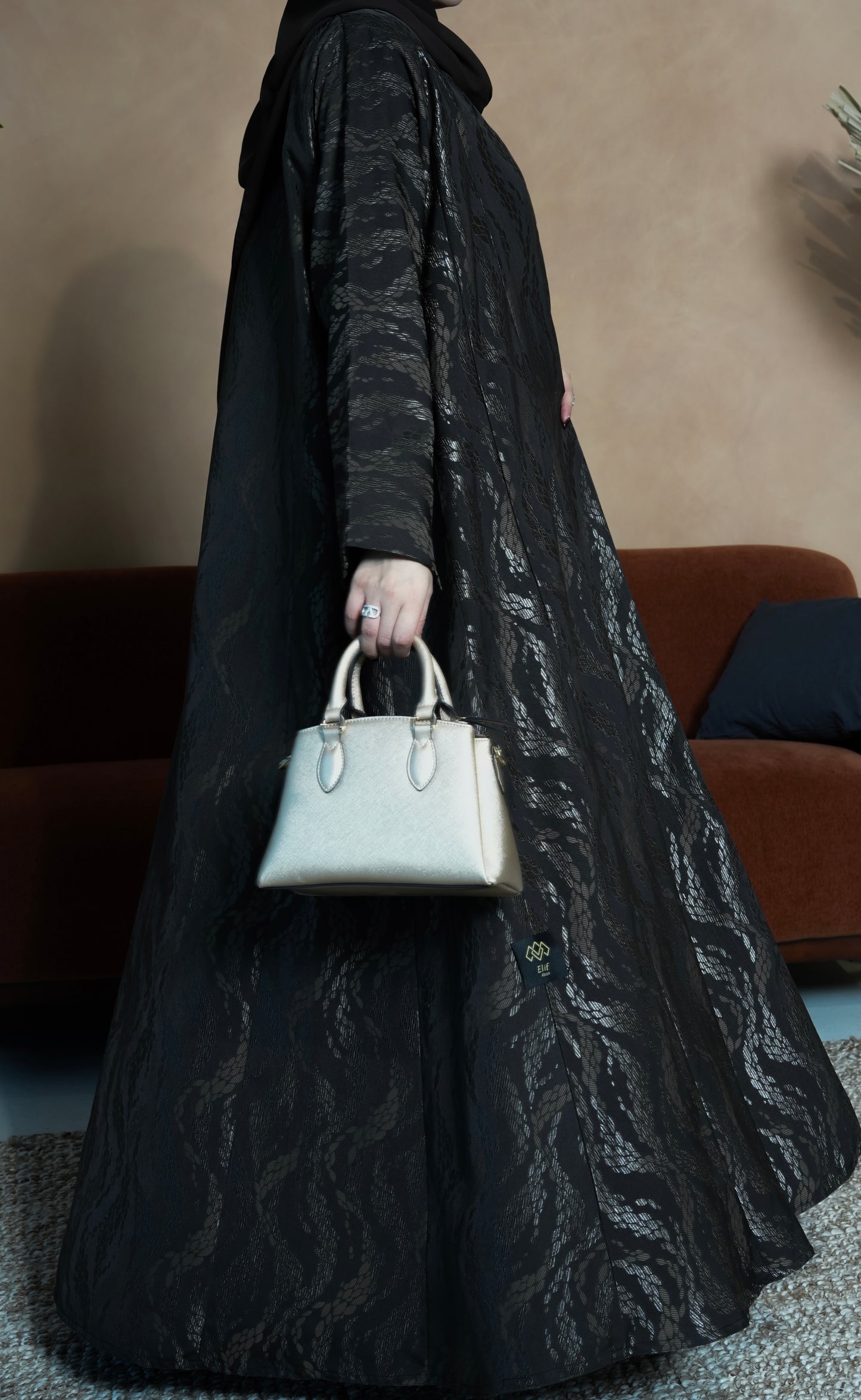 عباية عملية بقماش الجاكار