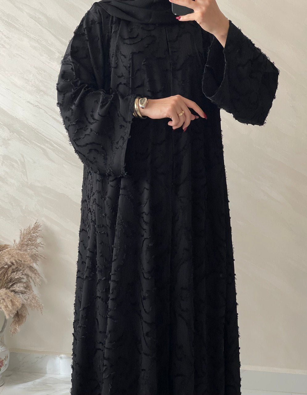عباية عملية أنيقة باللون الأسود